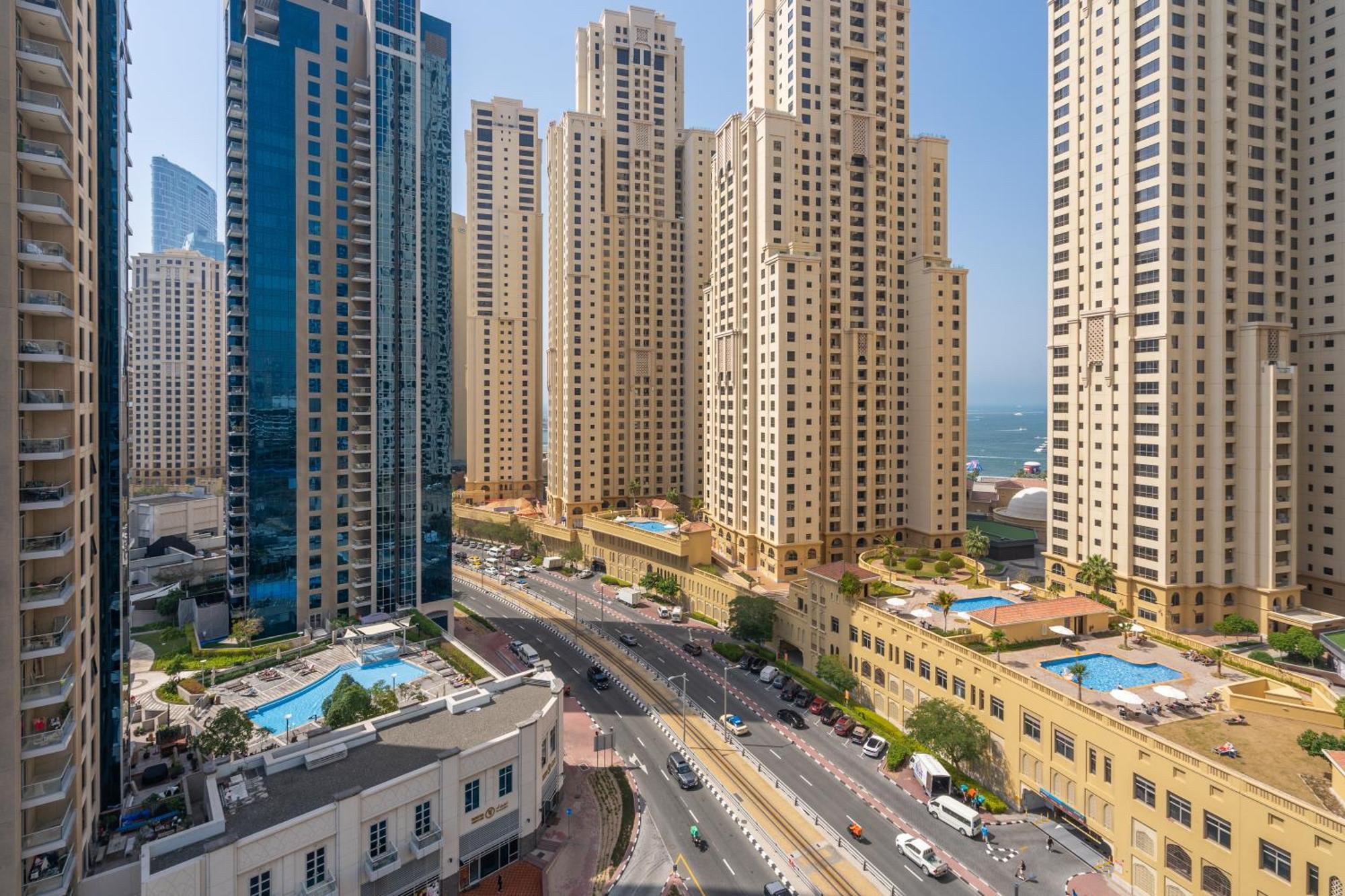 Postcard Marina Views- Spacious & Luxurious 1br - 3mn Walk To Tram, Jbr & (adults Only) Dubai